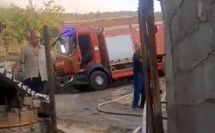 Drama u Trebinju: Zapalio vlastitu kuću, štalu i vozilo pa napao vatrogasce