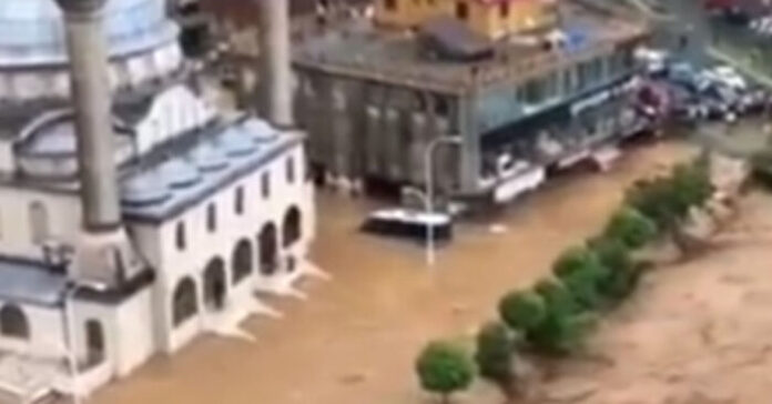 Prizori katastrofe u Turskoj: Poplave jedne od najgorih u istoriji (VIDEO)