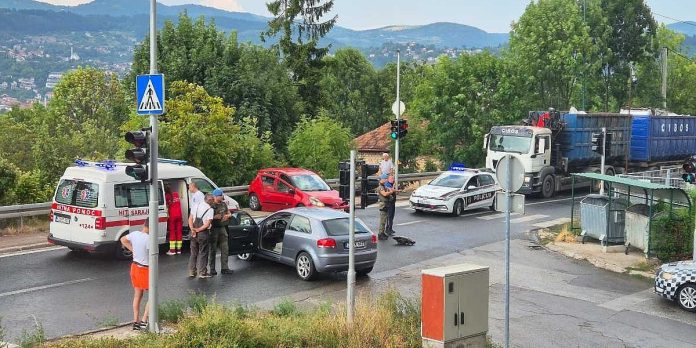 Sarajevo: Saobraćajna nesreća na tranzitu, hitna i policija na terenu, stvorile se ogromne gužve