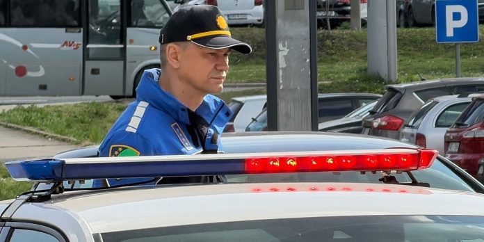 Svadbeno slavlje u Živinicama prekinuo incident, muškarac sam sebe ranio pucnjem iz pištolja
