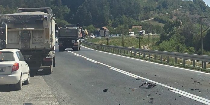 Saobraćajna nesreća na M-17 kod Žepča, dvije osobe prevezene u Dom zdravlja