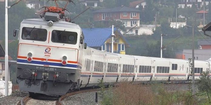 Sudar vozila kod Semizovca, teretnjak se i dalje nalazi na željezničkim šinama